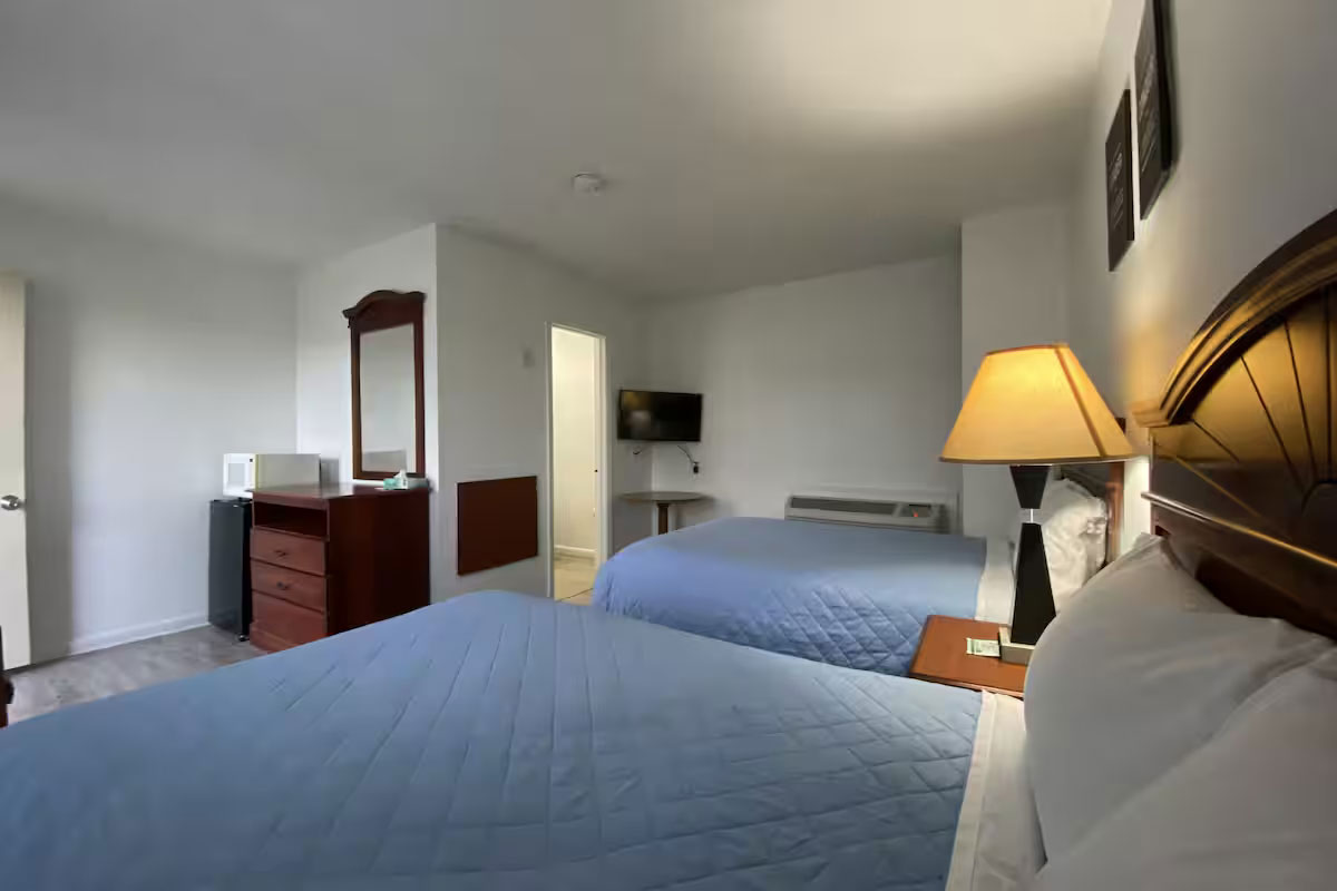 Deluxe Double or Twin Room in Smyrna, DE
