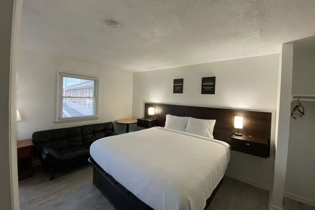 Deluxe King Room in Smyrna, DE